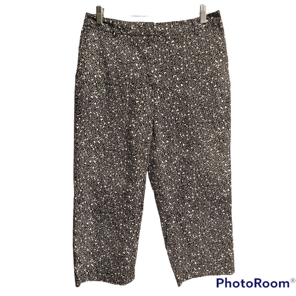 Briggs New York Capris.  Size 10 black and white geometric pattern.
